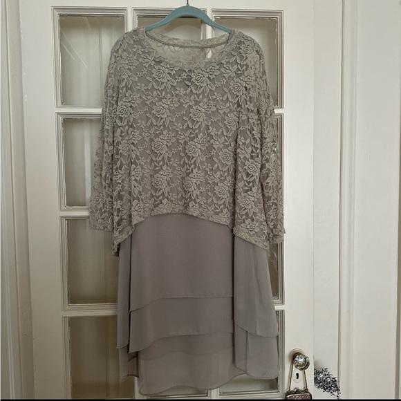 Kate & Mallory lace & chiffon triple layer tunic - Picture 3 of 9